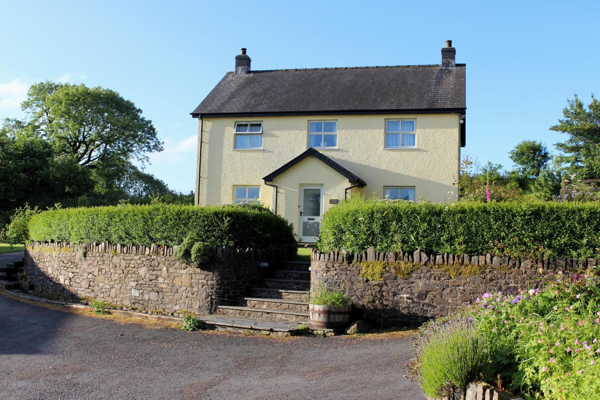 Treberfedd Farm Cottages And Cabins Lampeter Kültér fotó